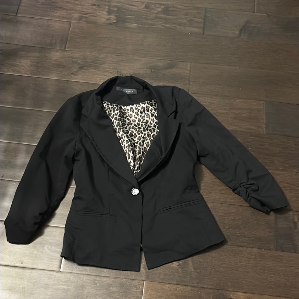 Suzy Shier Black Blazer with Animal Print Lining size small